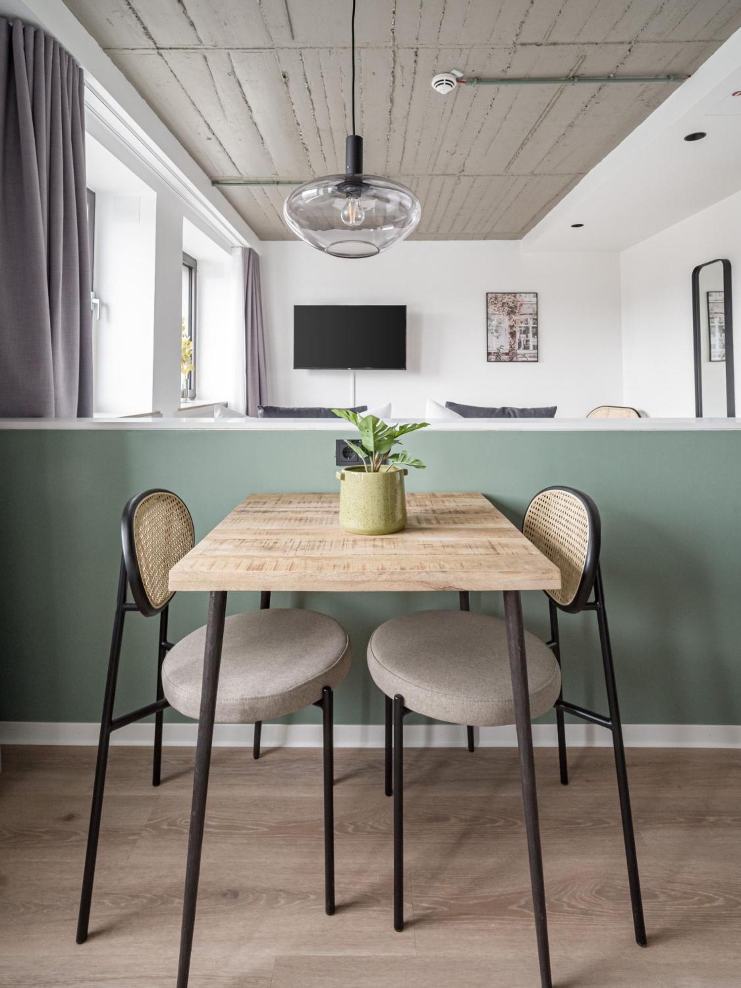 Limehome Saarbruecken Berliner Promenade Kamer foto