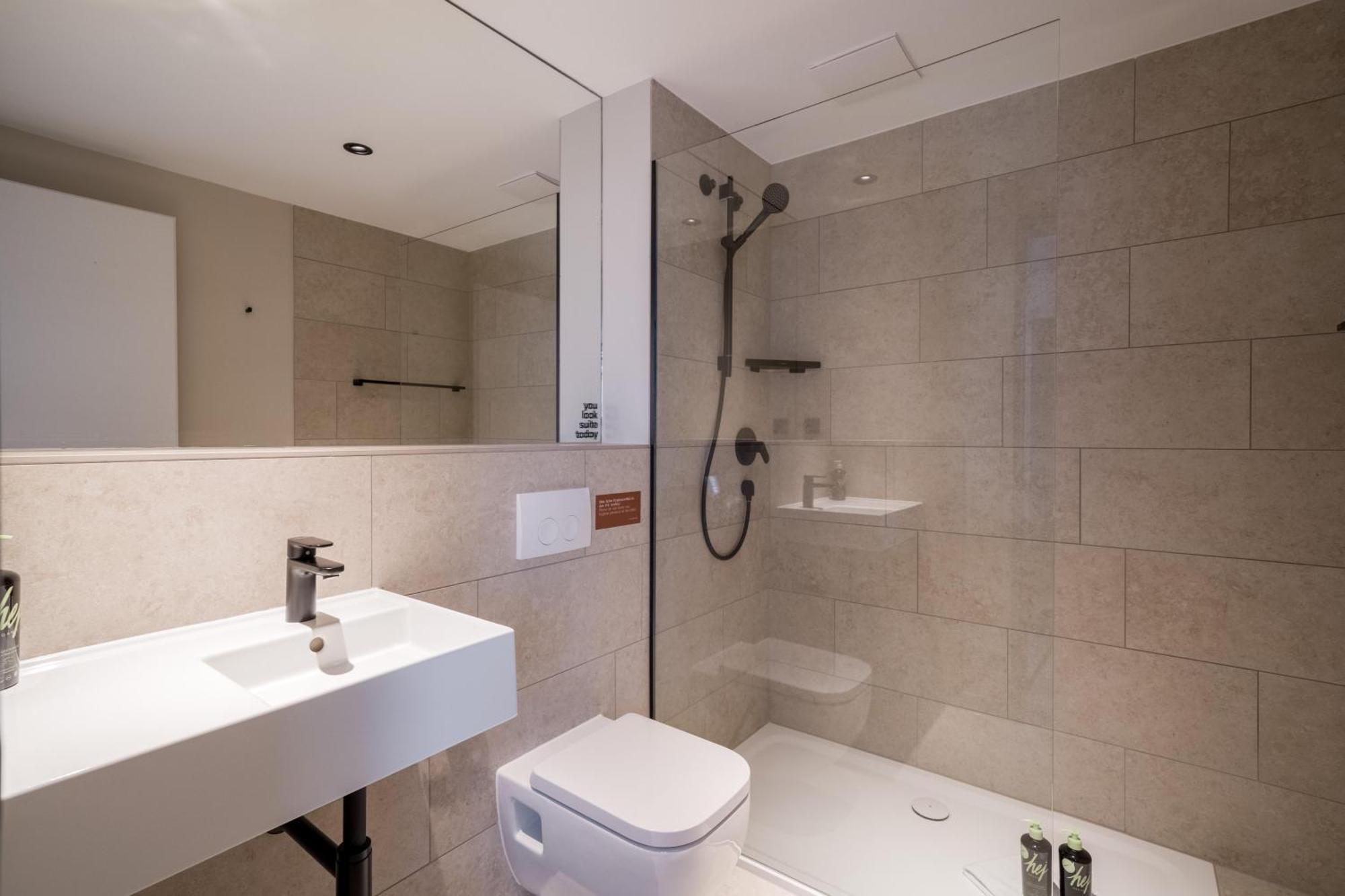 Limehome Saarbruecken Berliner Promenade Kamer foto